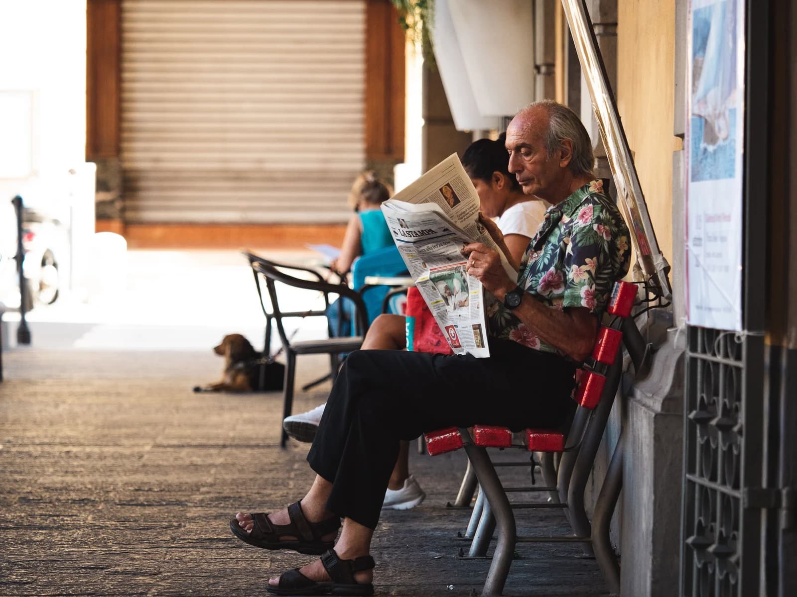 Print Still Sets the Frame: Why Business Dailies Matter More Than Twitter for B2B Brands